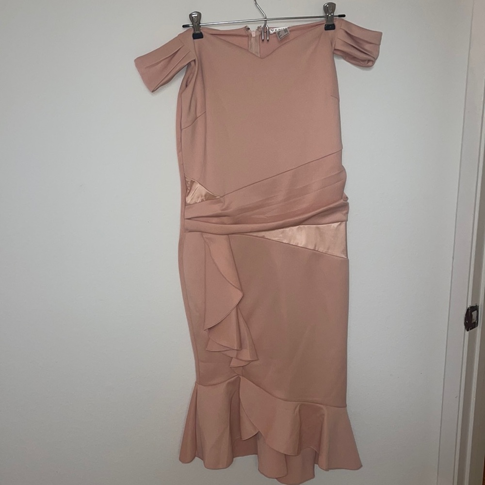 Venus, never worn, Bodycon off the shoulder/cap sleeve light pink dress.